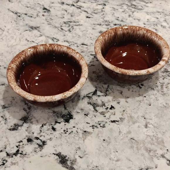 2 Vintage Hull drip bowls